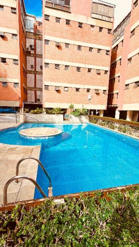 Jardim Vitoria Apartment | Cobertura Aconchegante na Enseada 3 Quartos, Piscina e Conforto a Poucos Passos do Mar