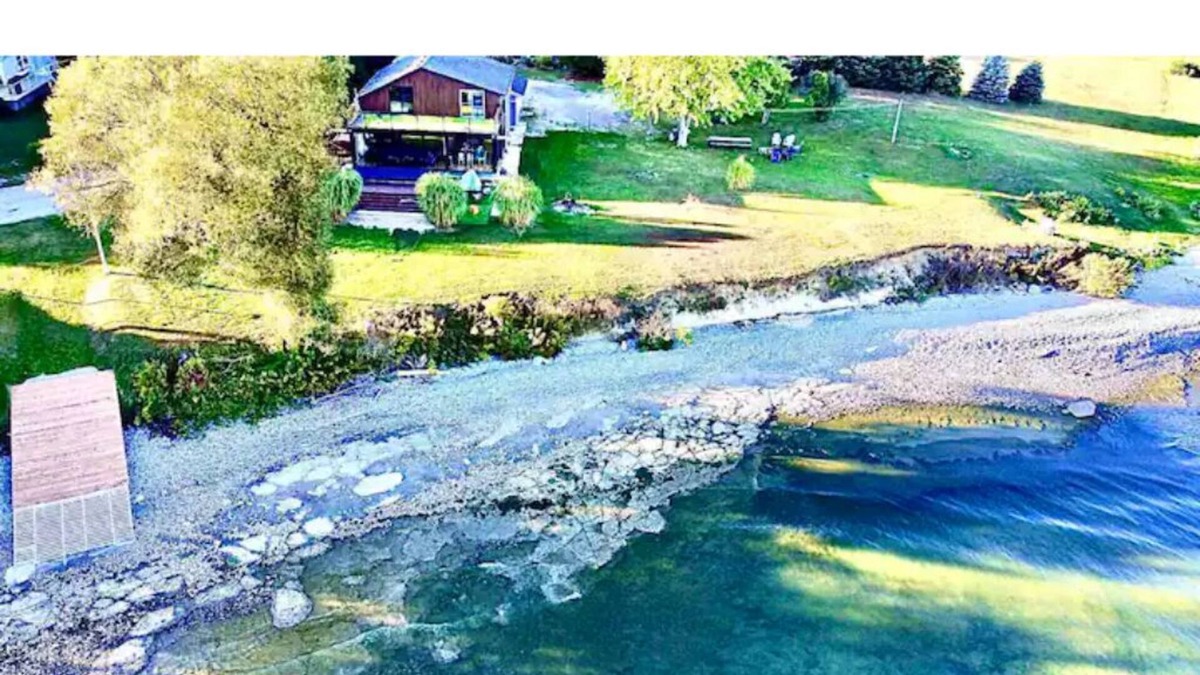 Grafton House | Cobourg Paradise - Lakehouse w/ Hot Tub, 5min to St.Anne Spa