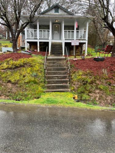 Lackey Hill Villa | Cochran Farm House