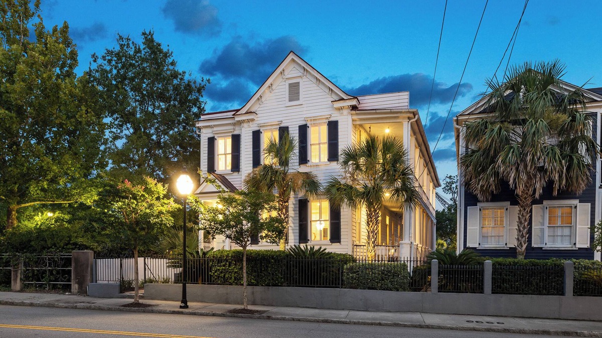 Downtown Charleston House | Cocktail Club | 4 Redesigned Suites