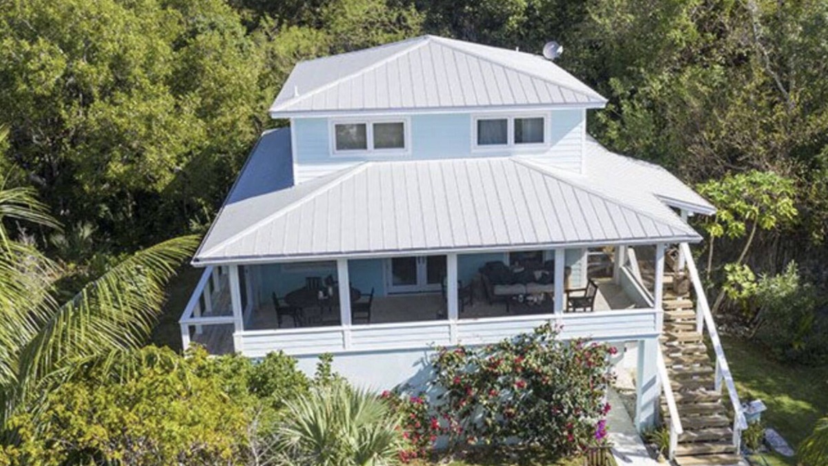 Green Turtle Cay Villa | Coco Hideaway, Coco Bay, Green Turtle Cay,Generator & steps to beach-sleeps 4-6.