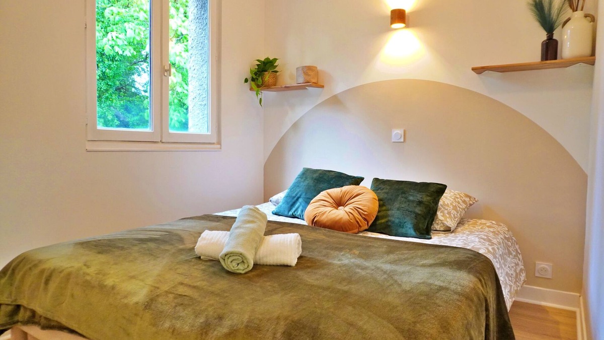 Bielle Apartment | Cocon Biellois: vue Montagnes, Parking & Piscine