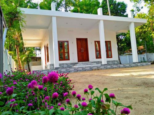 Kuzhuppilly House | Coconut Garden