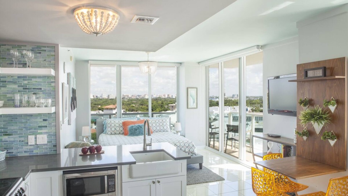 Coconut Grove Apartment | Coconut Grove:10th Fl Studio-Parking Included