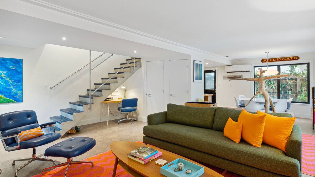 Coconut Grove House | Coconut Grove Dream, located in the heart of the village. Beloved by the sailors