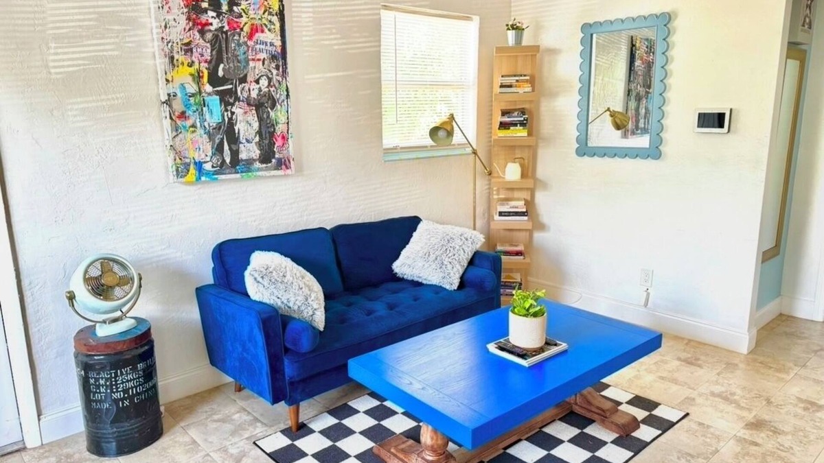 Southwest Coconut Grove House | COCONUT GROVE HOUSE, 1 Block to CocoWalk, 1 Mile to Gables, 4 miles to Brickell