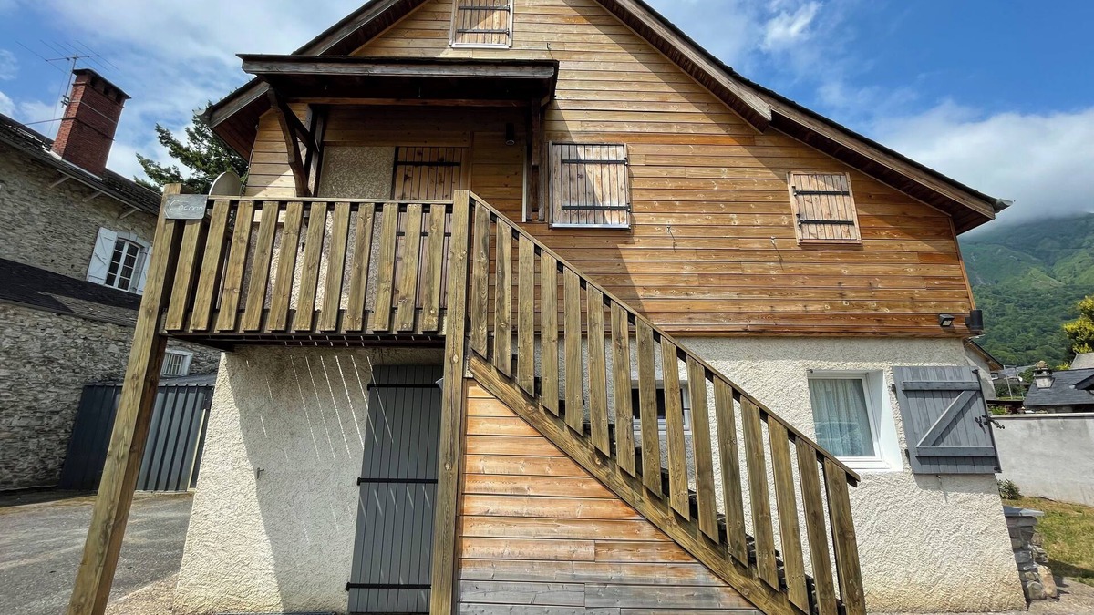 Laruns Apartment | Cocoon apartment 500m from town center, mountain view. Children's games, ski room