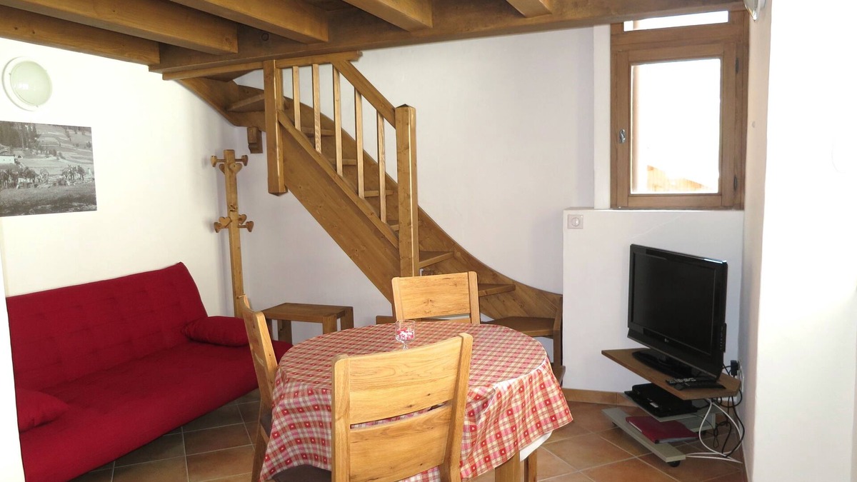 Pralognan-la-Vanoise Apartment | Cocooning at the foot of the slopes! Adorable little apartment of 2015 in the center