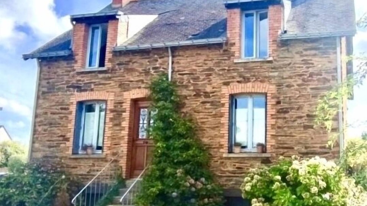 Guemene-Penfao House | Cocooning stone house