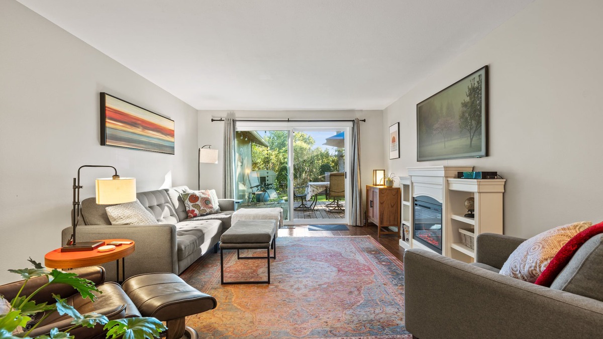 Newberg House | Coffey Lane - Wine Country Retreat with King Beds and a Gym