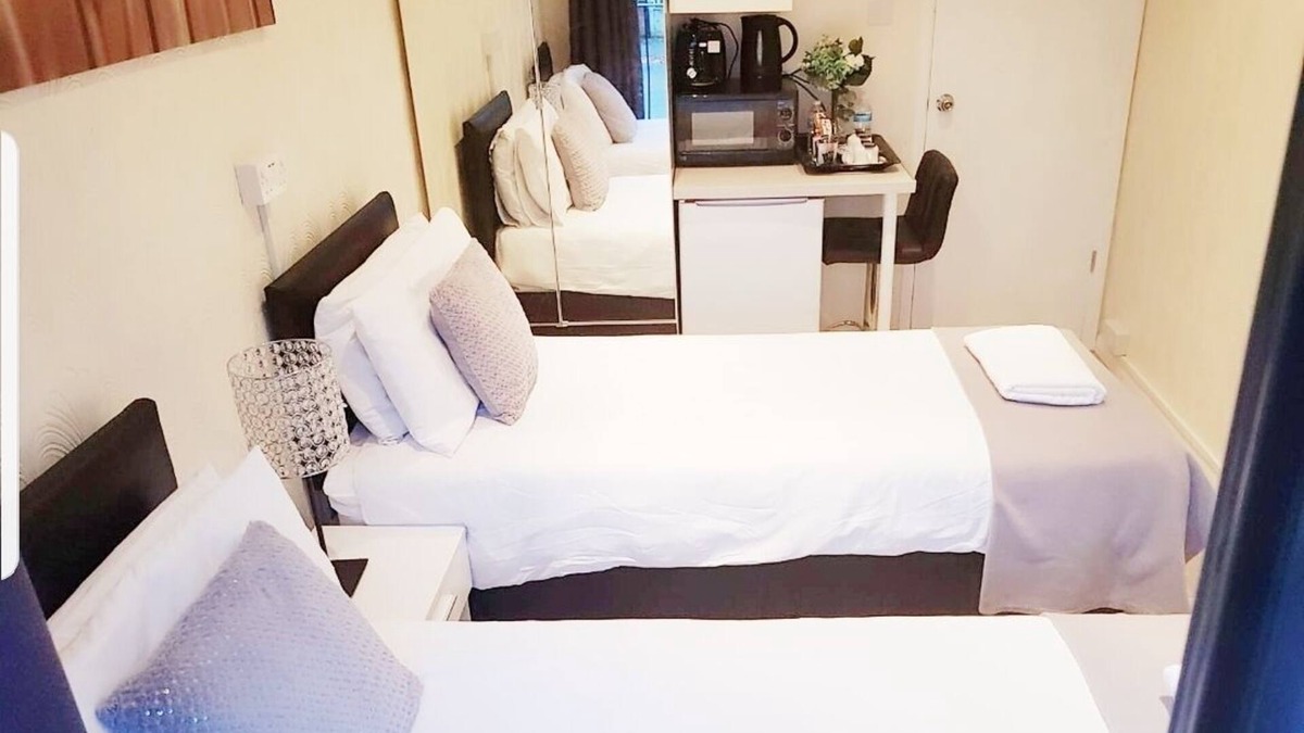 Ponders End Bed & Breakfast | Cogie 55