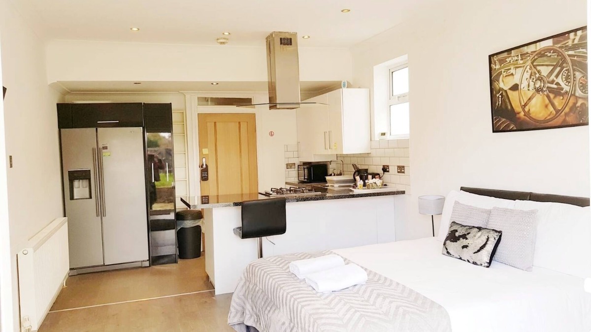 Ponders End Bed & Breakfast | Cogie Abode