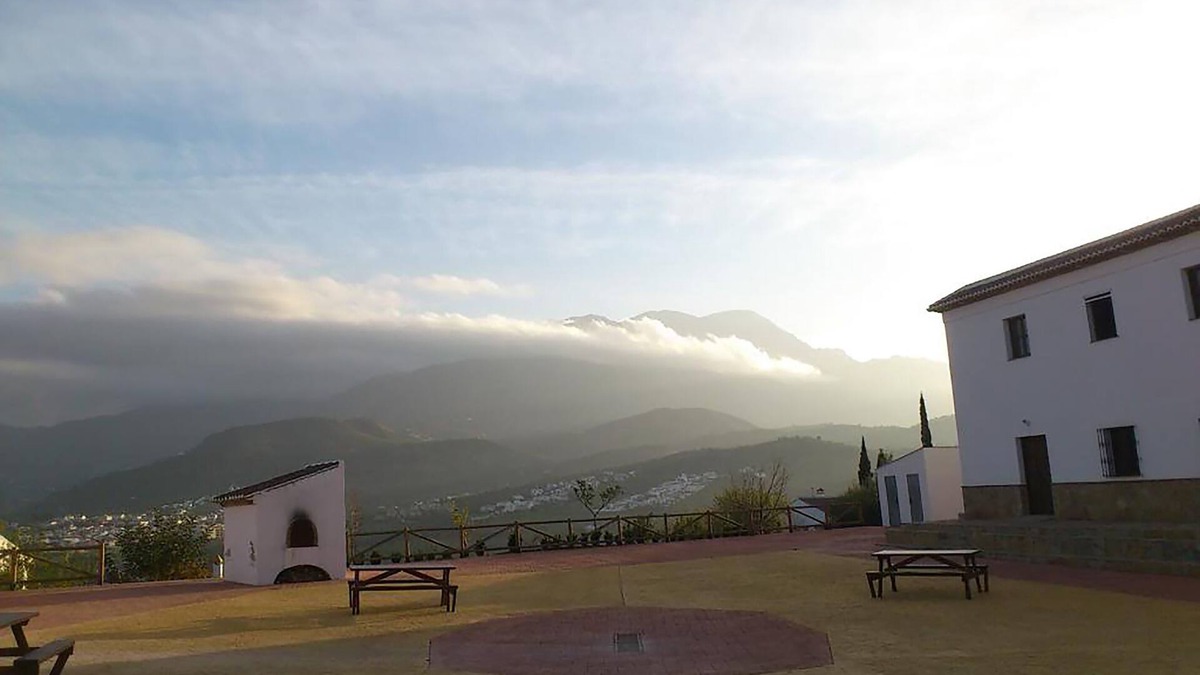 Vinuela Other | Cohabit: Hostel and Ecocultural Space
