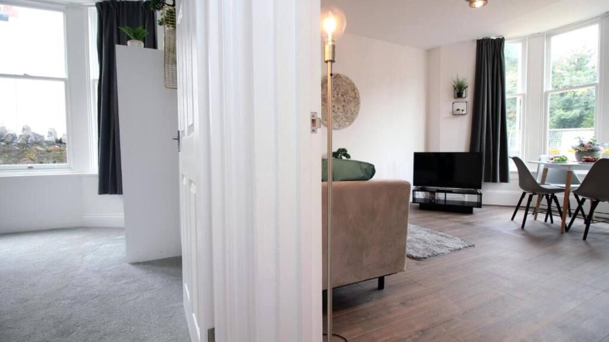 Cathays Apartment | Cohost Partners Cozy Stay in Cardiff Near Attractions