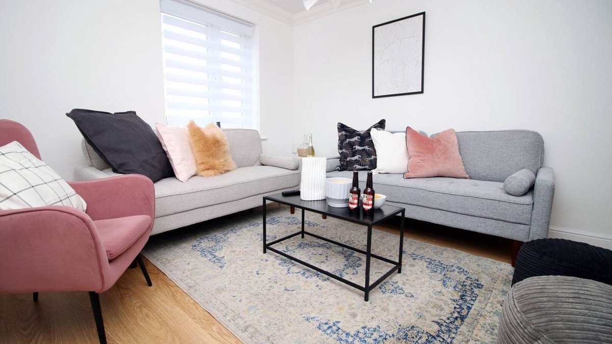 Newport House | Cohost Partners Spacious 5-Bed Home in Newport