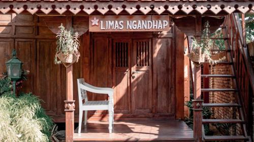 Ngemplak House | Cokro Hinggil - Traditional View
