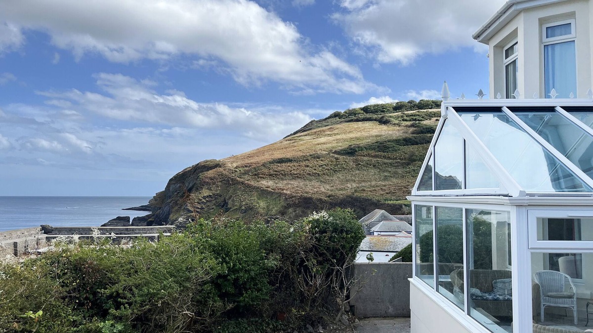 Gorran Haven Cottage | Colescus, sea views and direct access to the sandy beach