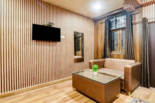 Hazratganj Hotel | Collection O Awas Vikas Kalyanpur