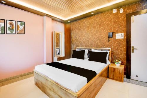 Rampur Hat Hotel | Collection O Tarapith Railway Junction Formerly Newtown Park