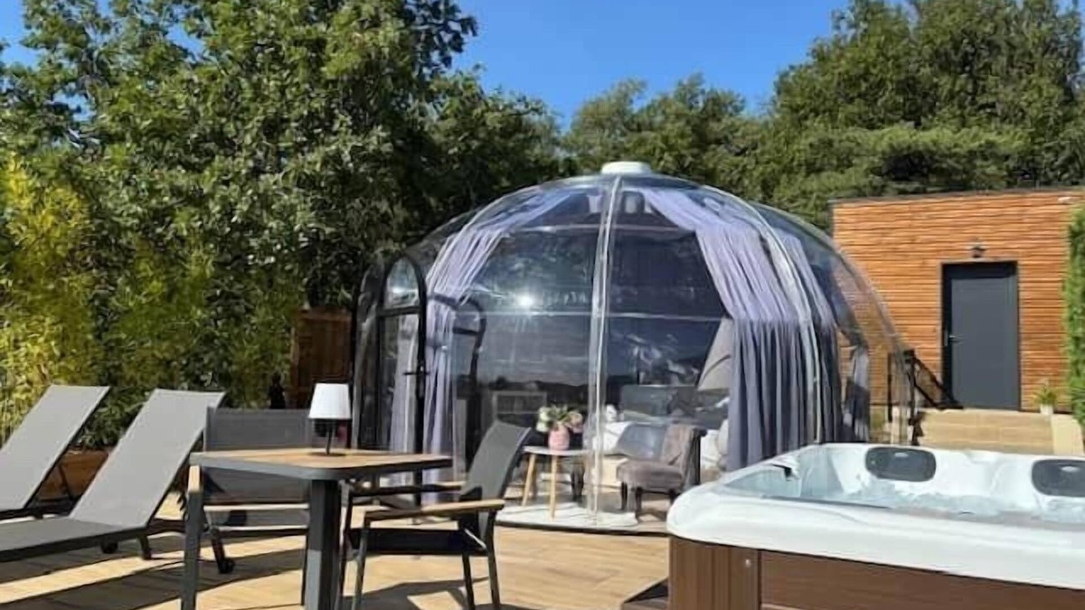 Bathernay Bed & Breakfast | CollinéA La Bulle StelléA Sleep under the stars!