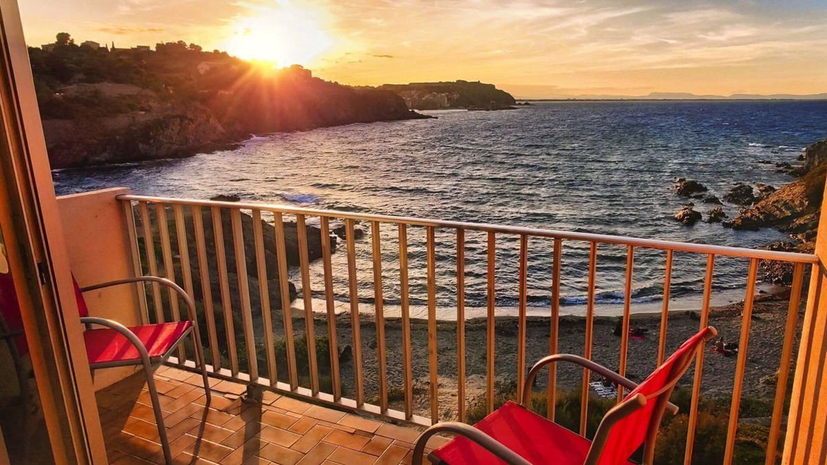 Collioure Apartment | Collioure Beach Front Apt. with Parking- La Gavina