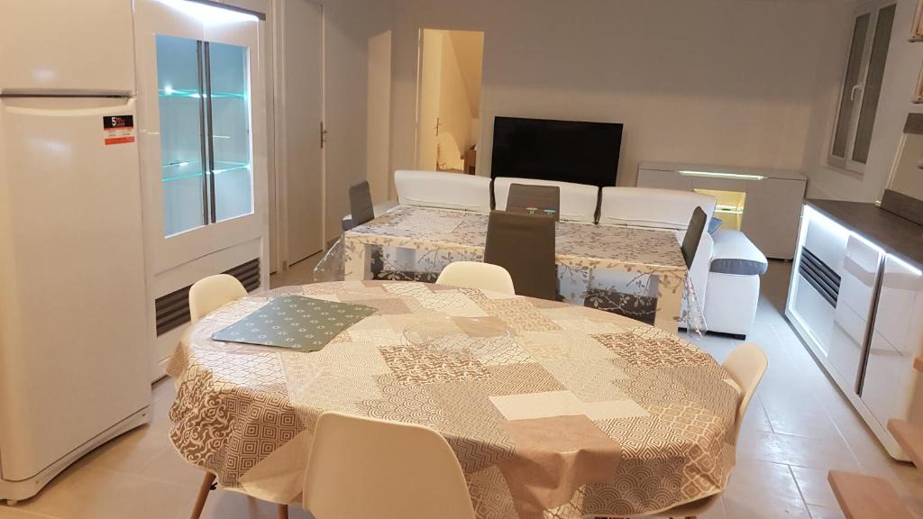 Saint-Just-Sauvage House | COLOC SUPERGÎTE SPACIEUX PROCHE TOUTES COMMODITÉS