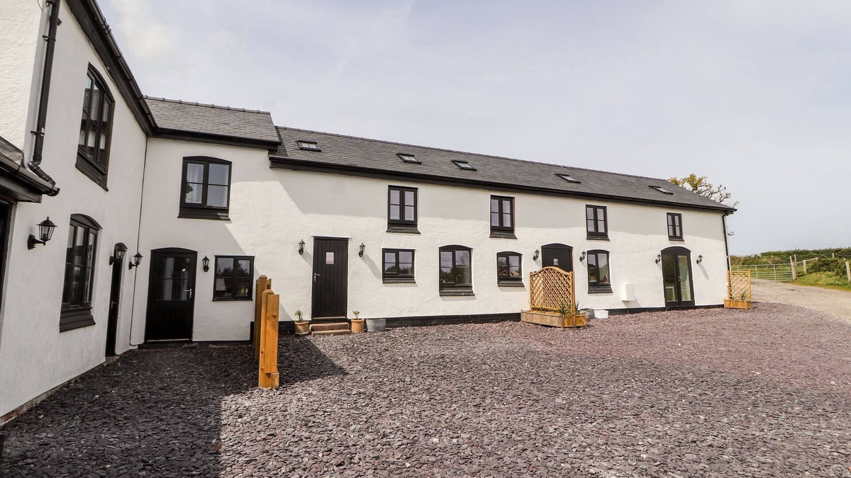 Northop Hall Cottage | COLOMENDY ALPACA FARM - COACH HOUSE, family friendly in Northop Hall