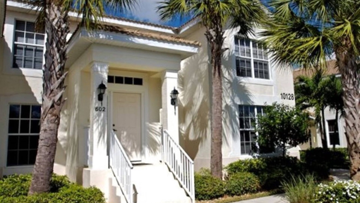 Fort Myers Condo | Colonial Country Club, GATED private Golf Community