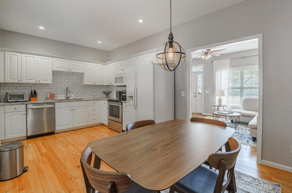 Earlewood House | Colonial Life, Downtown, Dogs, 1G Wi-fi, Health Professionals