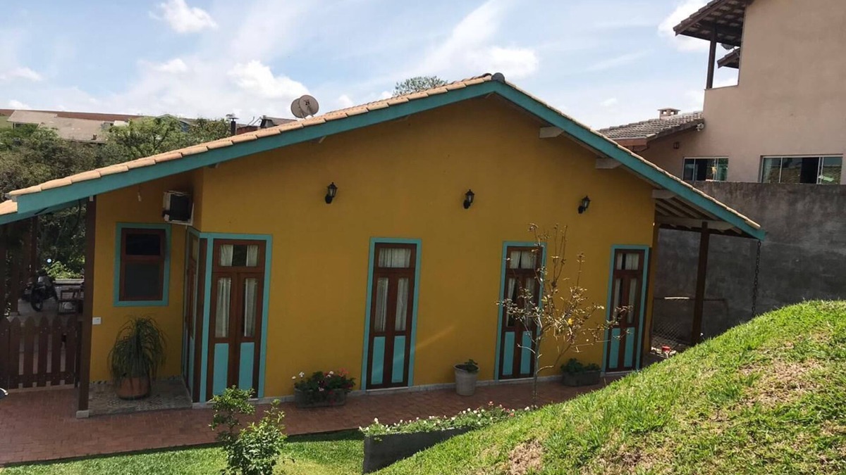 Atibaia House | Colonial mansion in gated community facing the woods