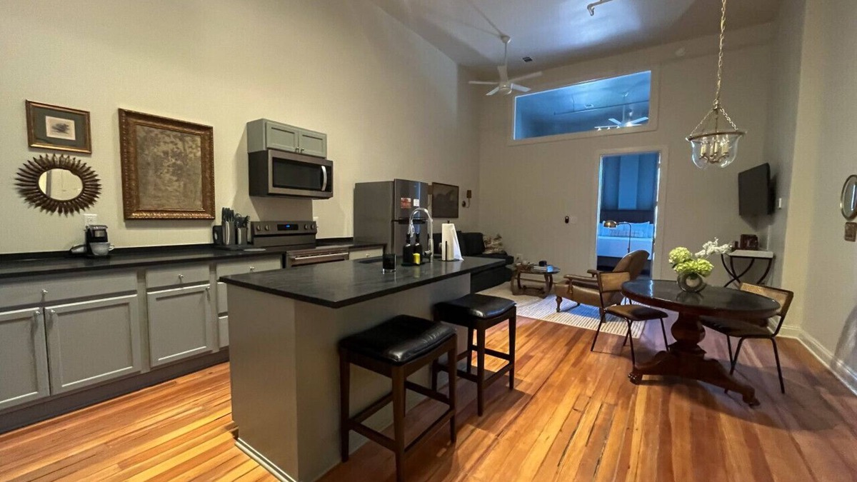 Demopolis Apartment | Colony -The Flats Demopolis