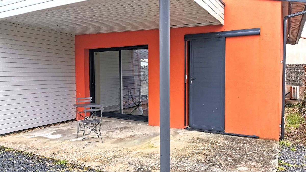 Brem Sur Mer House | COLOR BOX near the sea