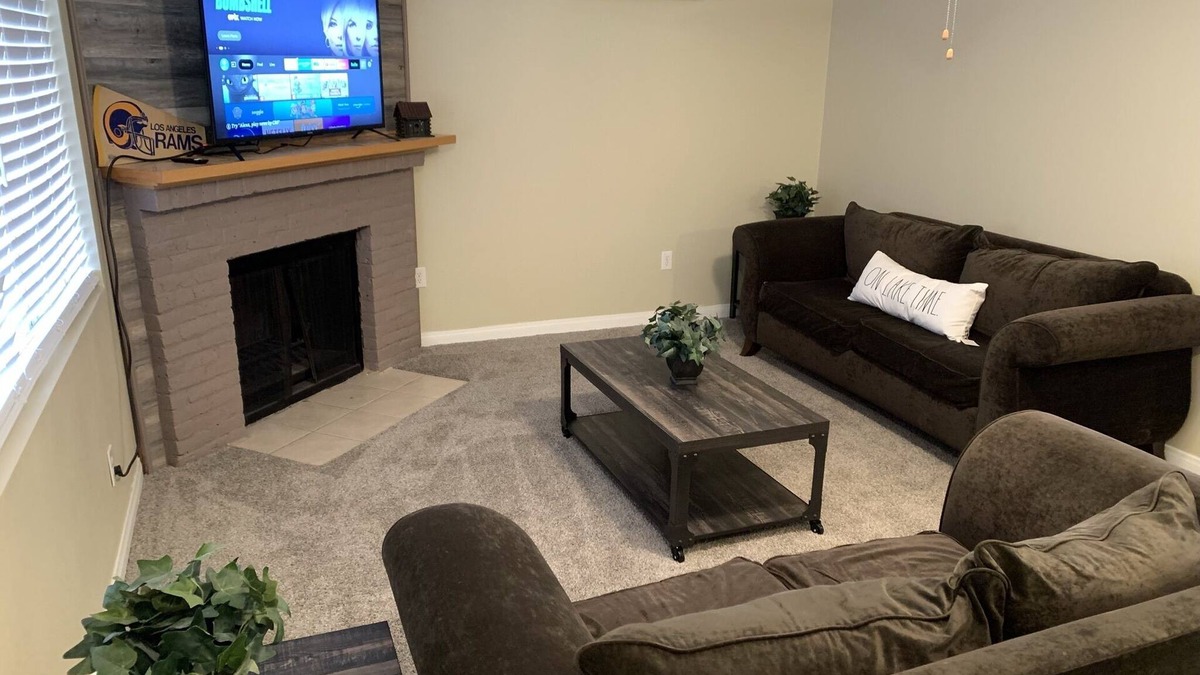 Topock House | Colorado river! Cozy 2 bedroom with a fireplace!