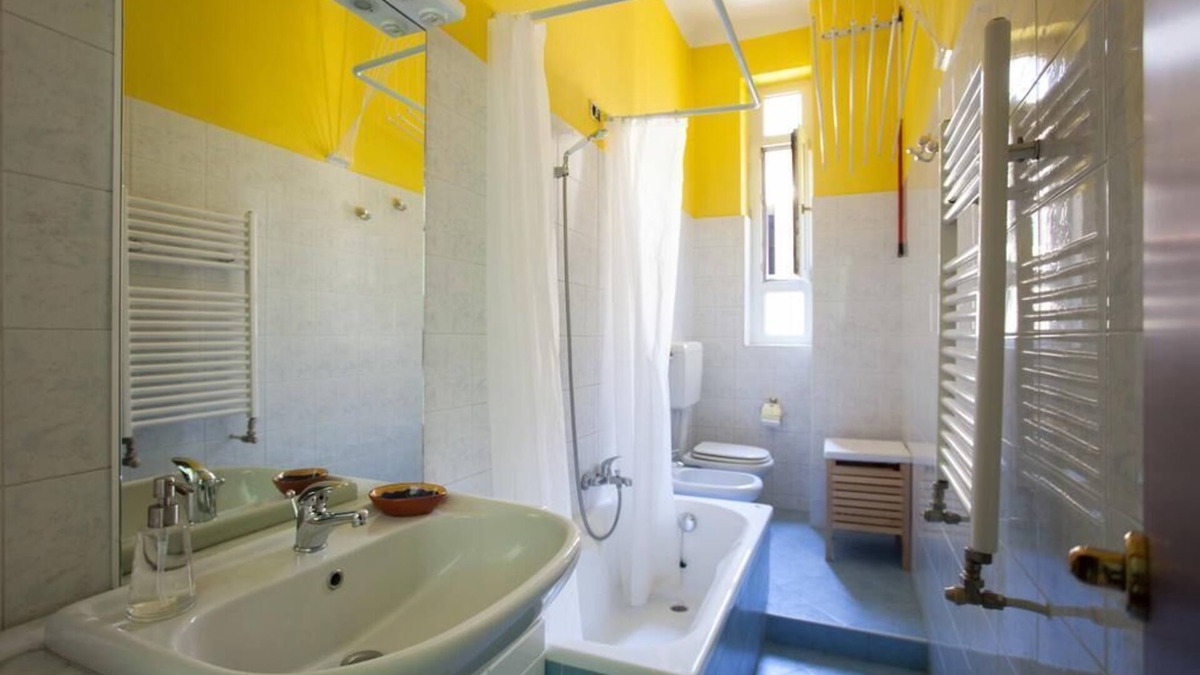 Portello Apartment | Colorful apt in Milano