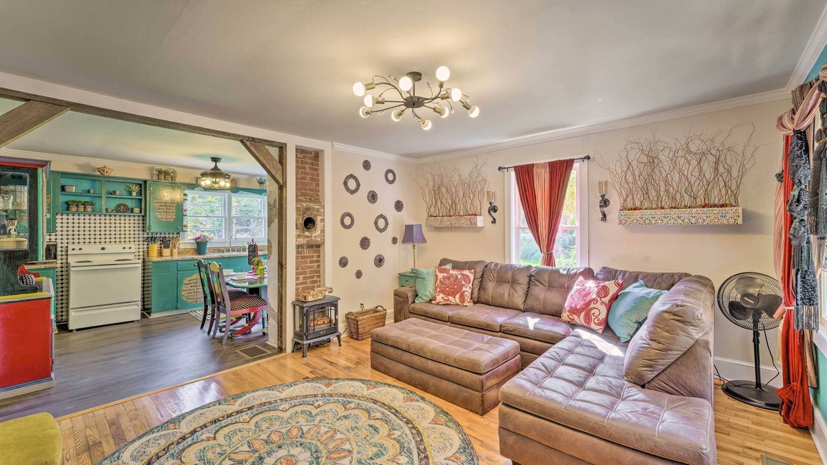 Bakersville Cottage | Colorful Bakersville Cottage: Views, Pets Allowed!