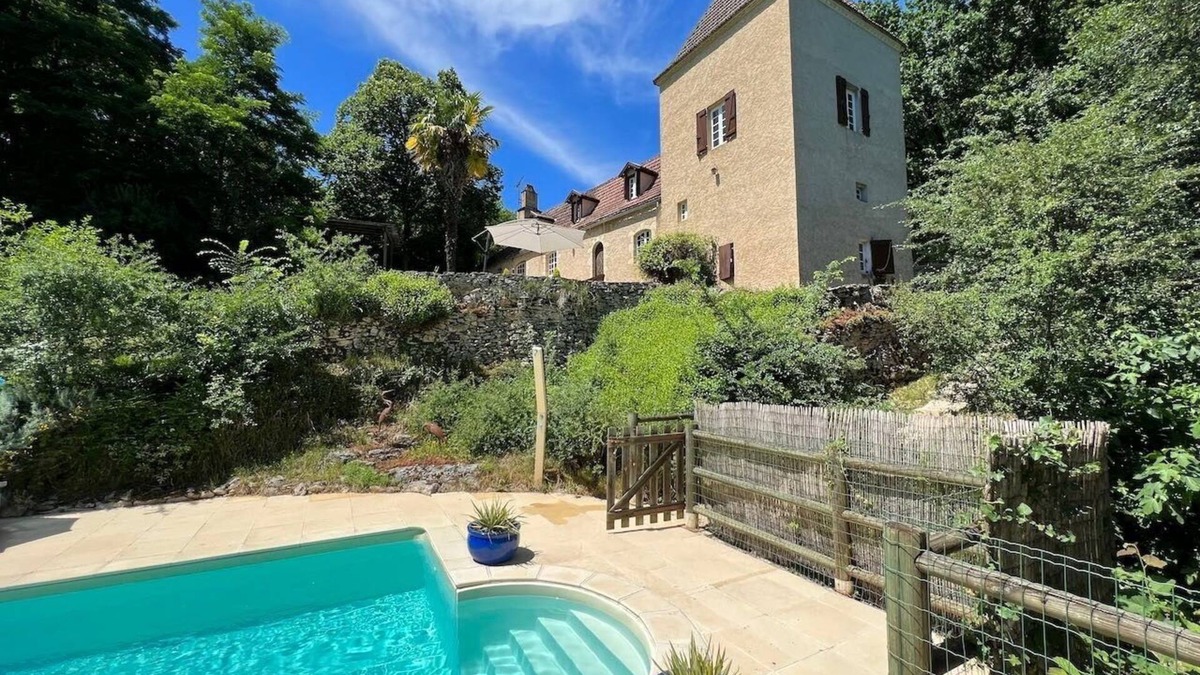 Puy-l'Eveque House | Colorful country house with spacious garden, extra-large pool and forest