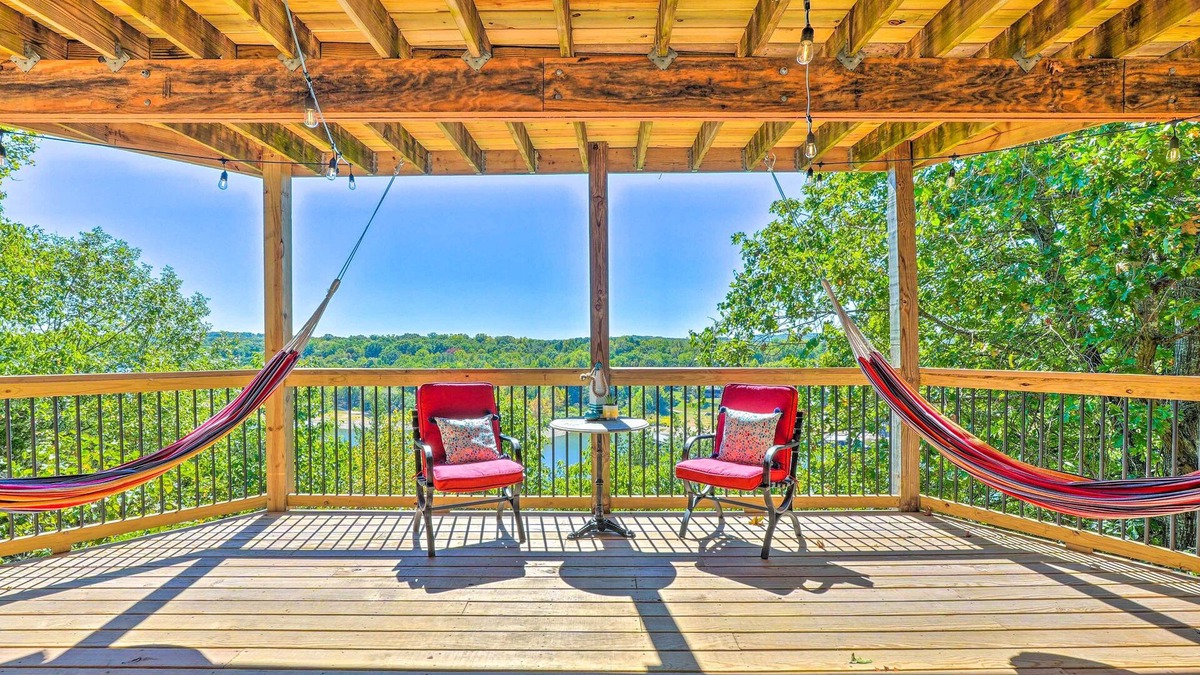 Arrow Point House | Colorful Golden Getaway w/Panoramic Views!