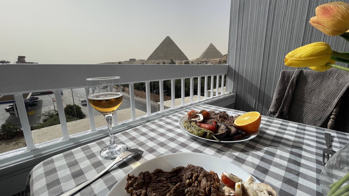 Al Haram Apartment | Colorful Pyramid Home