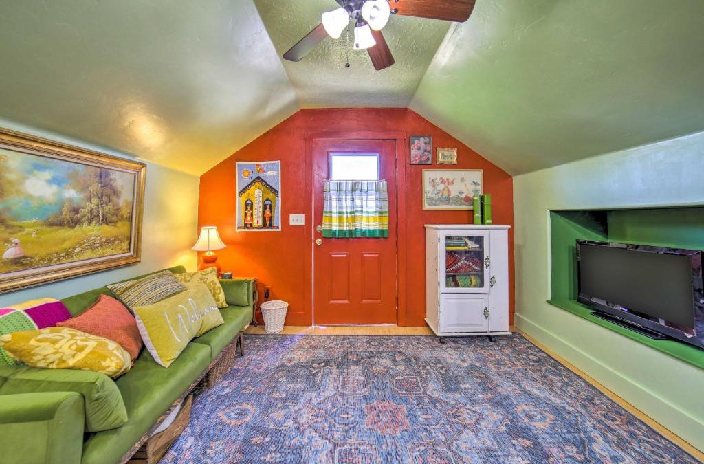 Sugar City Apartment | Colorful Sugar City Apartment about 4 Mi to BYU!