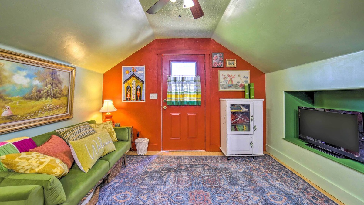Sugar City Apartment | Colorful Sugar City Apartment ~ 4 Mi to BYU!