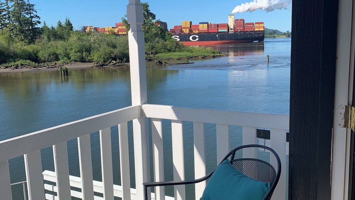 Skamokawa Condo | Columbia River Sunsets - spacious riverfront condo with spectacular views.