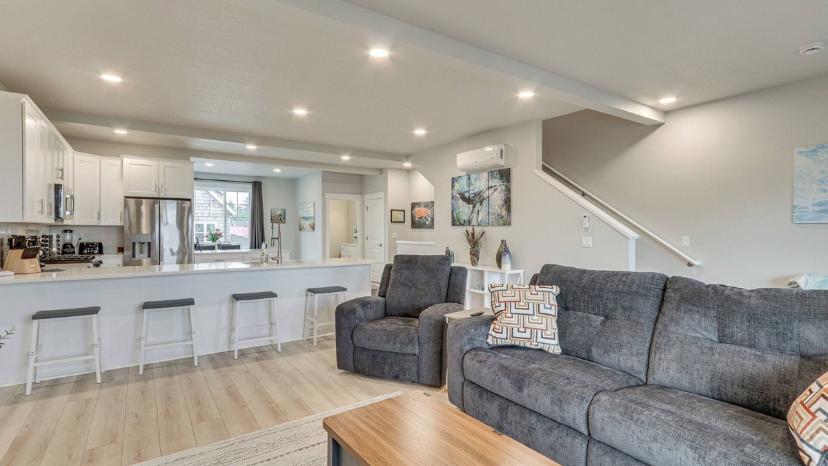 Hammond House | Columbia River Views: Spacious Hammond Getaway!