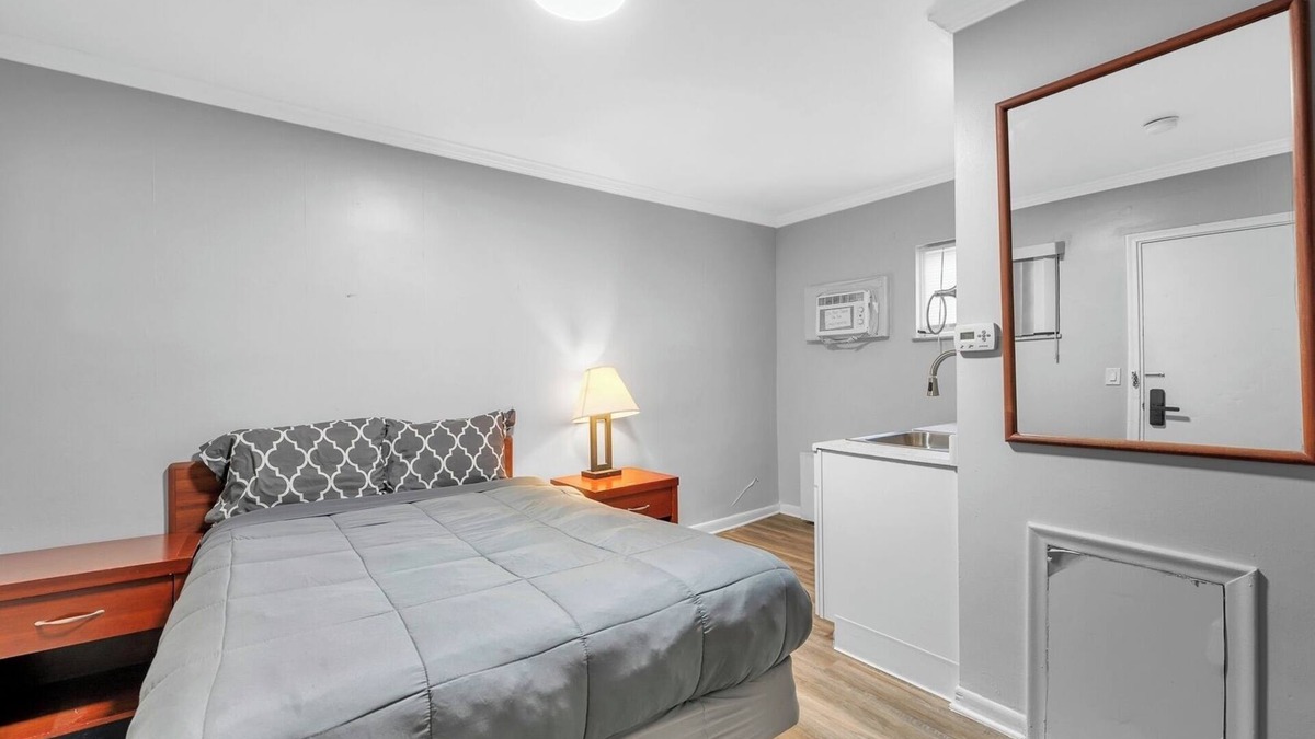 Riverview Apartment | Comfortable Stay for 2 – Streaming and Parking!