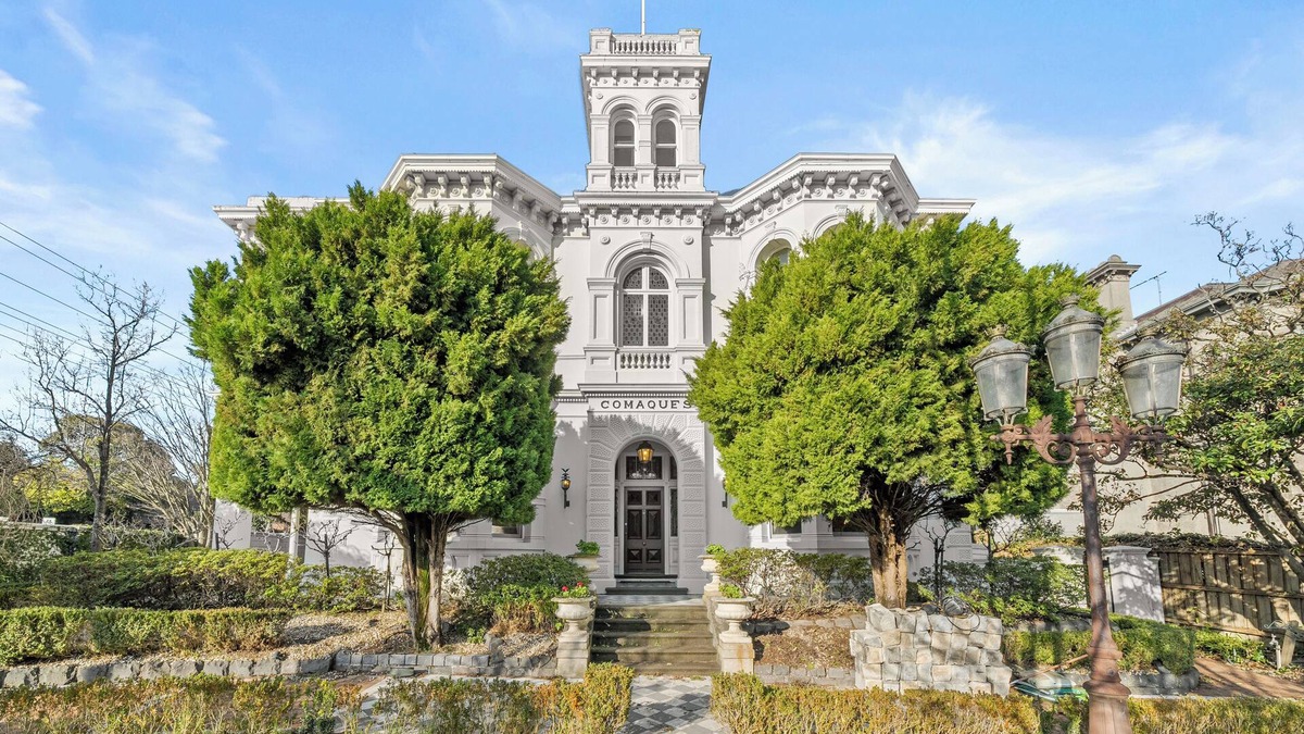 Kew House | COMAQUES one of Melbourne's most beautifully Building