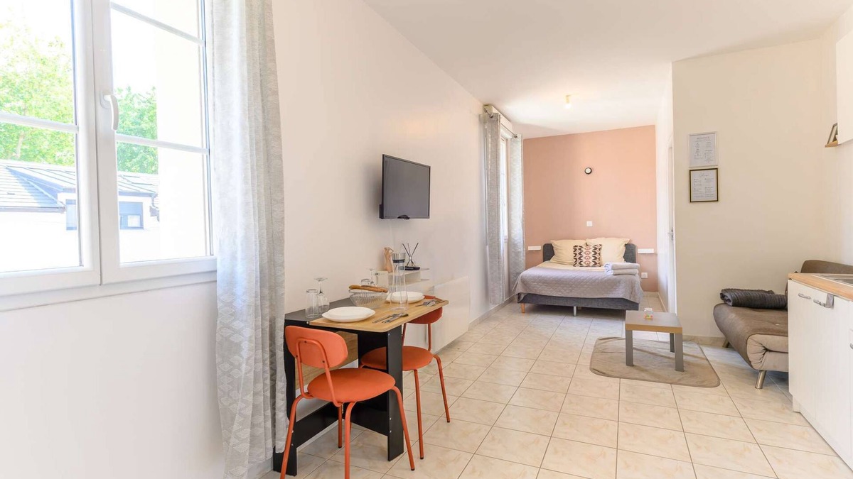 Tremblay-les-Gonesse Apartment | Come and discover the cocoon of l'impasse in Tremblay en France with our Deluxe studio!