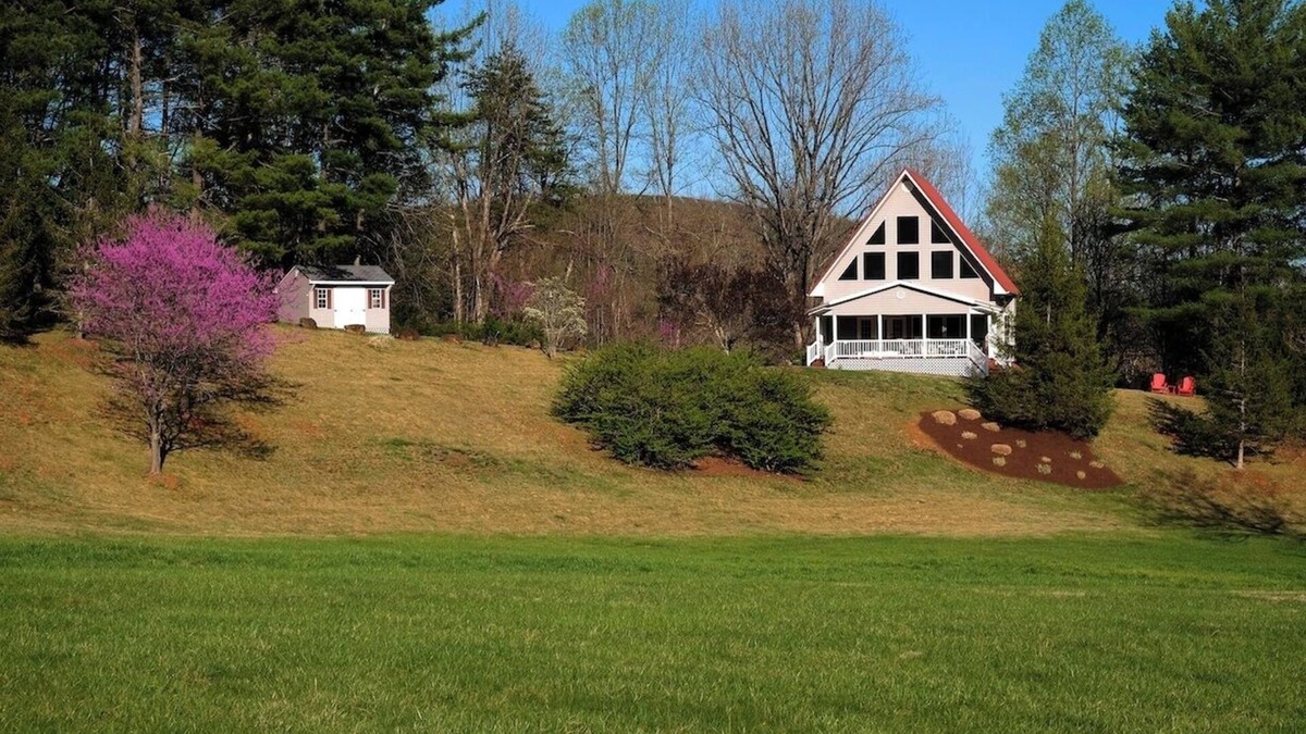 Afton House | Come and enjoy a beautiful view and relaxing time at Windy Knoll.