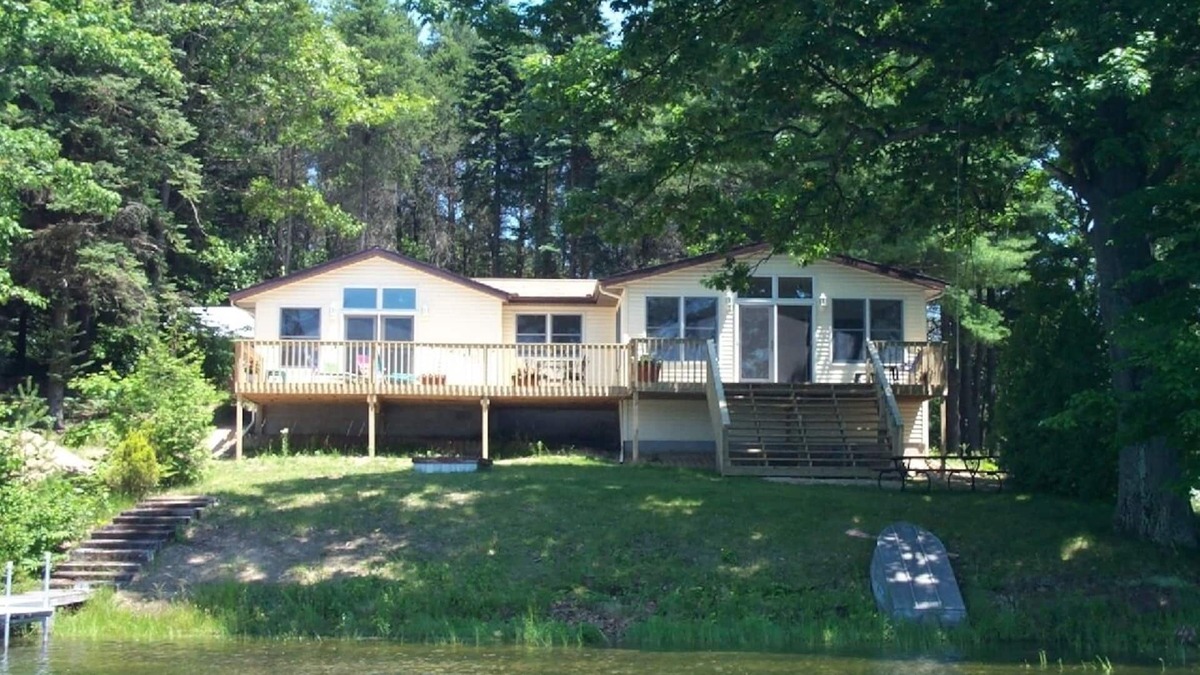 New Era House | Come and enjoy Bootsie's Place for a wonderful and relaxing get away!