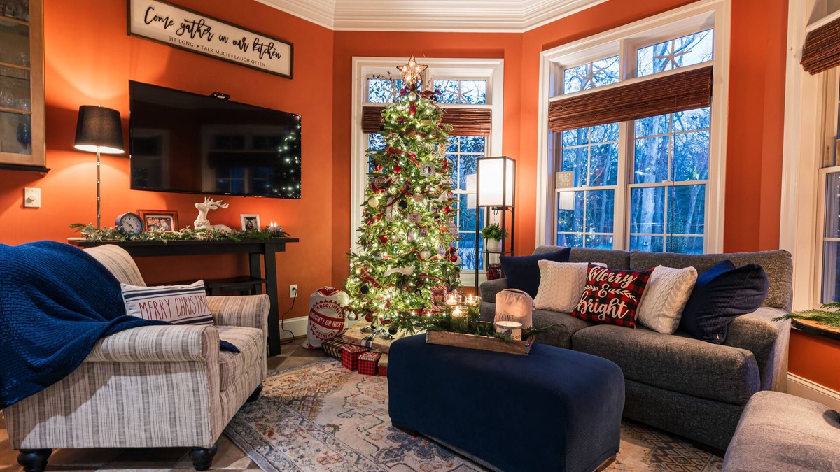 Berlin House | Come Celebrate the Holidays in Berlin, Maryland! Sleeps 12! + Linens & Towels!