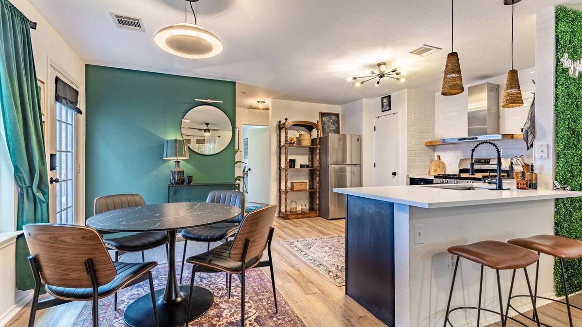 Briarcreek House | Come enjoy "atx vibes" but with the space and serenity of Manor