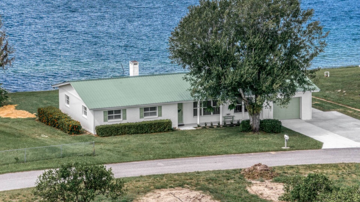 Florida South Atlantic Coast House | Come enjoy beautiful Lake Isis Cottage.